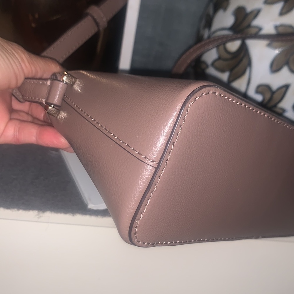 Kate Spade done crossbody purse - Picture 8 of 10